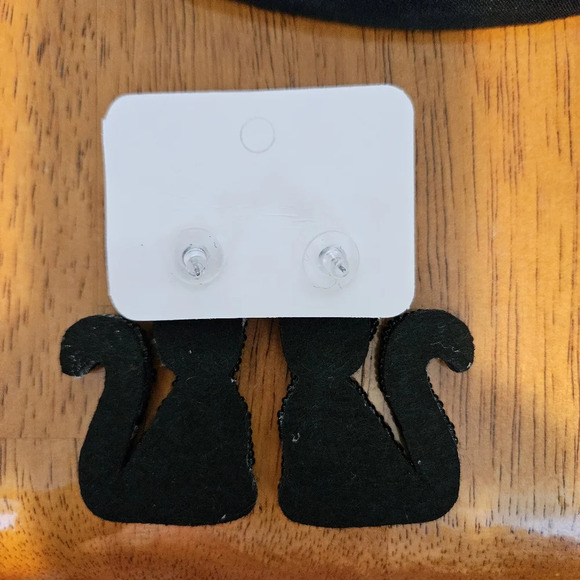 Spooky Cat Earrings: Festive Beaded Dangle Earrings for Halloween Parties - Picture 2 of 2